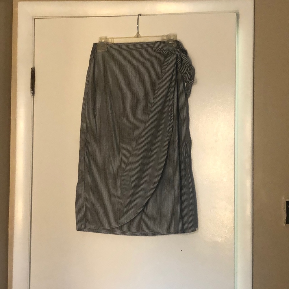 Mid-length office skirt